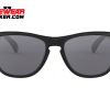 Gafas Oakley Frogskins XS Junior Polished Black Black Iridium 1 – Gafas Oakley Ecuador – Eyewearlocker