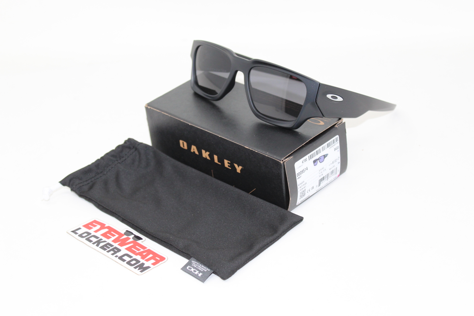 Oakley-Instagator-Matte- Black-Prizm-Grey-Eyewearlocker-Oakley-Ecuador-1