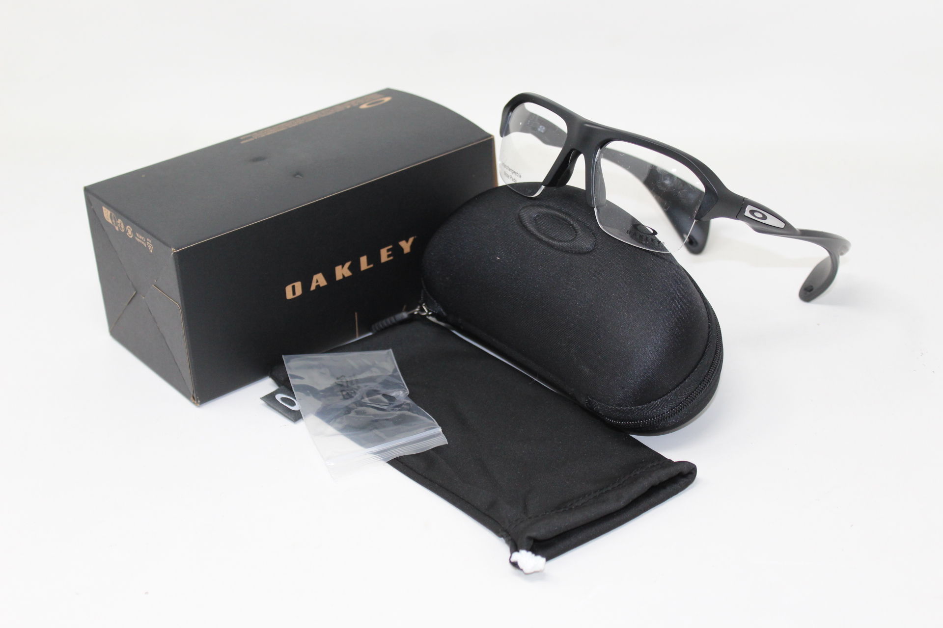 Oakley-Stunt-Glider-Satin-Black-Eyewearlocker-Oakley-Ecuador-1